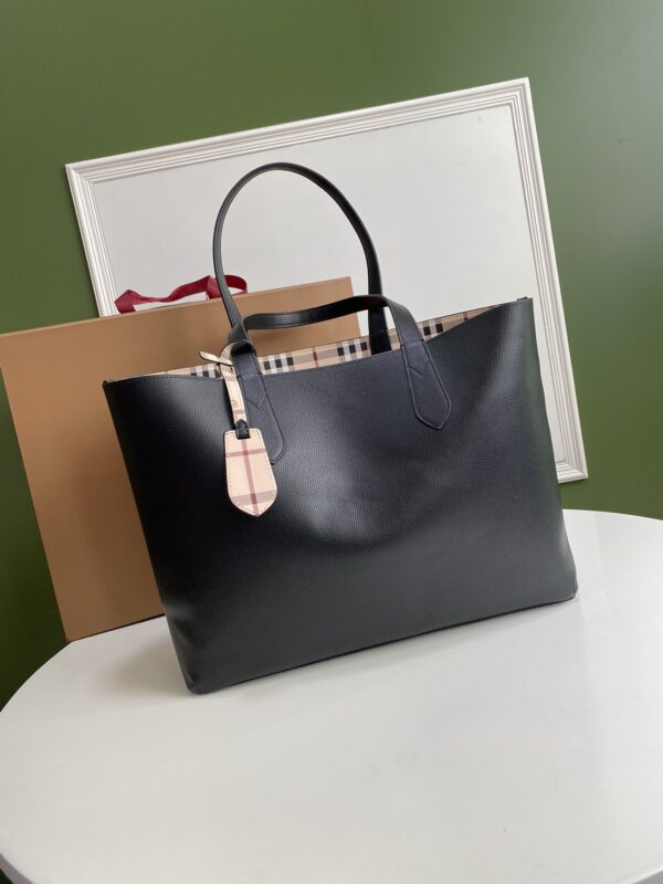 Burberry Ample Double-Sided Shopping Bag - Black - Image 2