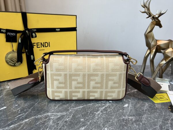 Fendi FD New Baguette Bag - Image 3