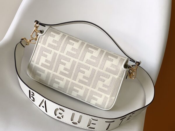 Fendi Baguette Classic Medium Handbag - White - Image 5