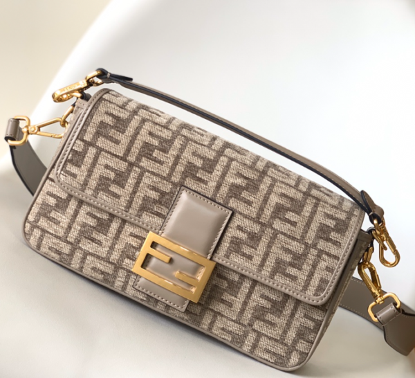 Fendi Baguette Handbag - Cream