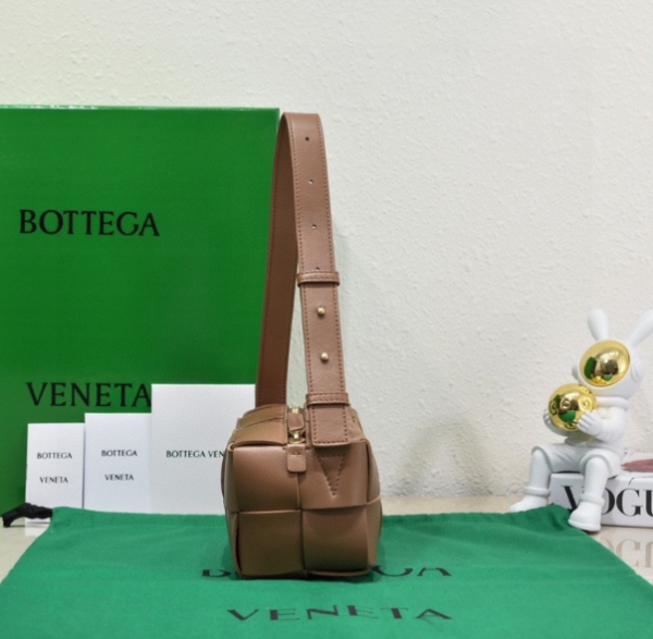 Bottega Veneta New Brick Cassette Handbag - Brown - Image 5