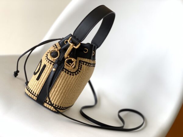 Fendi Mon Tresor Mini Straw Bucket Bag - Image 4