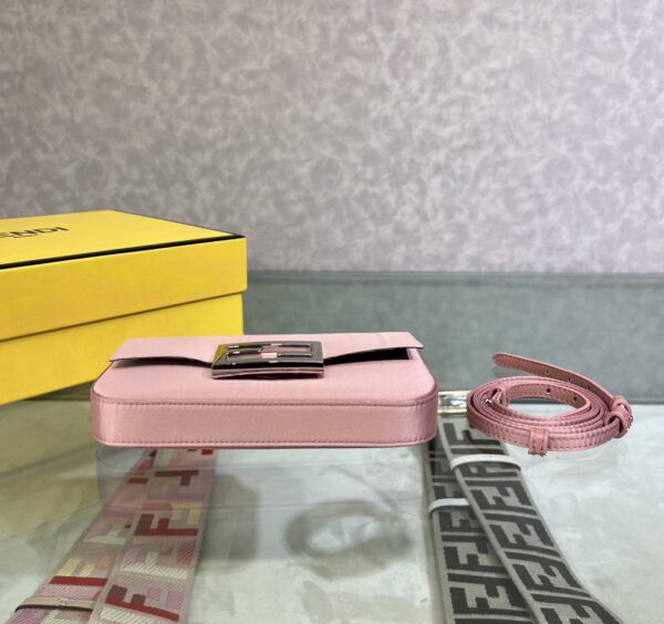 Fendi Baguette Smartphone Bag - Light Pink - Image 4