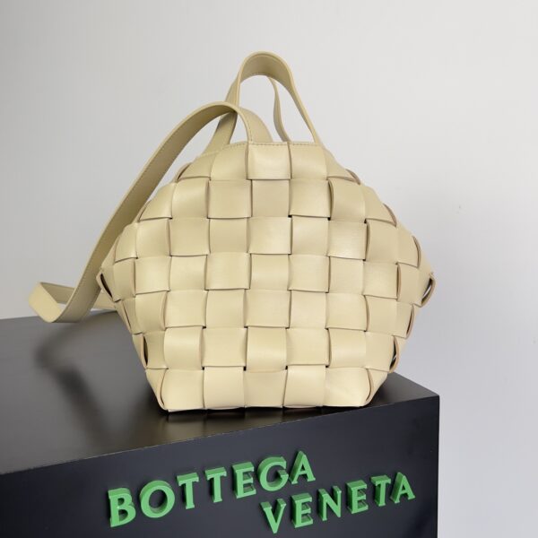 Bottega Veneta Bowling Cassette Bag - Cream - Image 4