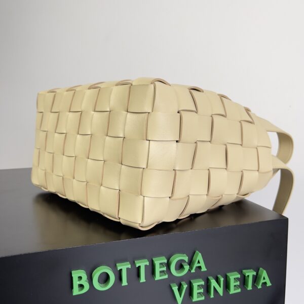 Bottega Veneta Bowling Cassette Bag - Cream - Image 3