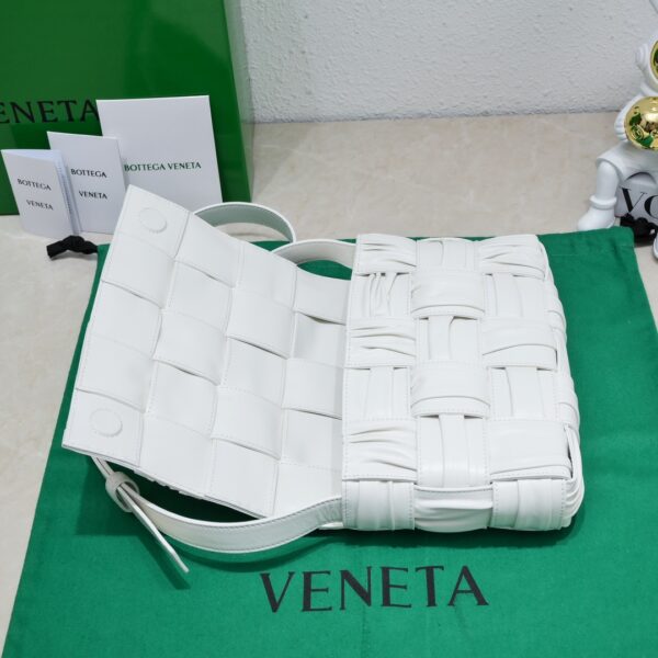 Bottega Veneta Cassette Pleated Handbag - White - Image 3