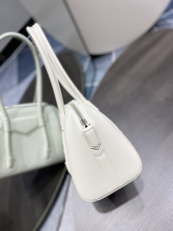 Givenchy Antigona Handbag - White - Image 5