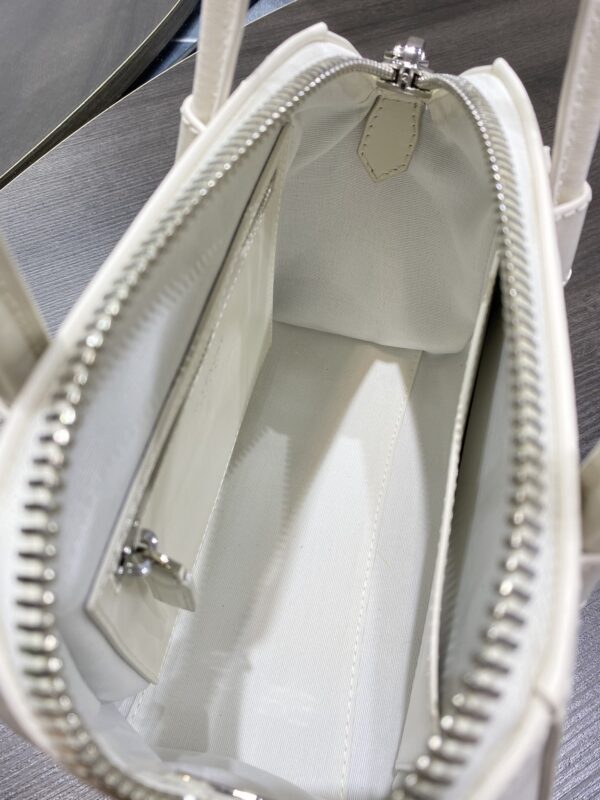 Givenchy Antigona Handbag - White - Image 2